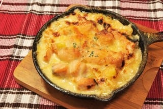 鮭とジャガイモのチーズオーブン焼きの写真